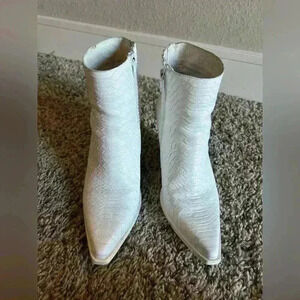 White Jeffrey Campbelll Anthropologie ankle booties textured zip up size 7